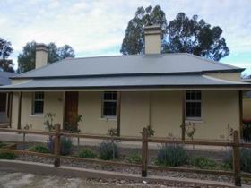 Captain Rodda's Cottage - Accommodation Main Beach 0