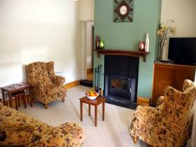 Captain Rodda's Cottage - Accommodation Main Beach 1