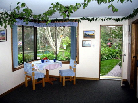 Adelaide Hills Bed & Breakfast Accommodation - Accommodation Main Beach 0