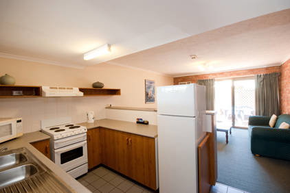 Allan Cunningham Motel And Old Wagon Restaurant - Accommodation Main Beach 1