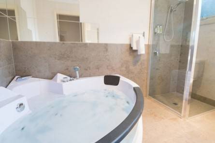 Avala Accommodation - Accommodation Main Beach 3