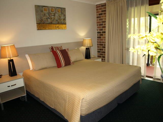 Yatala QLD Accommodation Main Beach