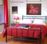 Bettenay's Lakeside Loft Spa Apartment - Accommodation Main Beach