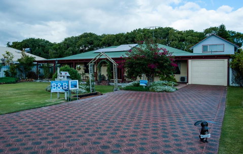 Busselton Marina Bed & Breakfast - Accommodation Main Beach 0