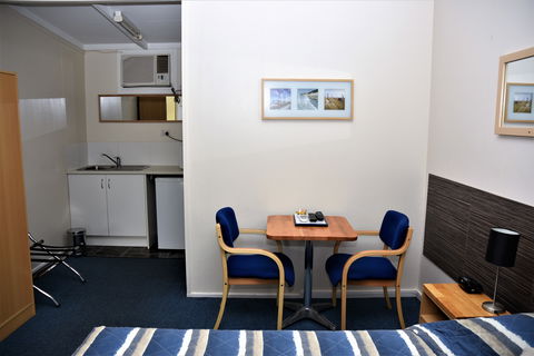 Chinchilla Motel - Accommodation Main Beach 8