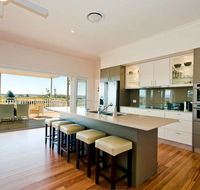 Cornwallis House - Accommodation Main Beach