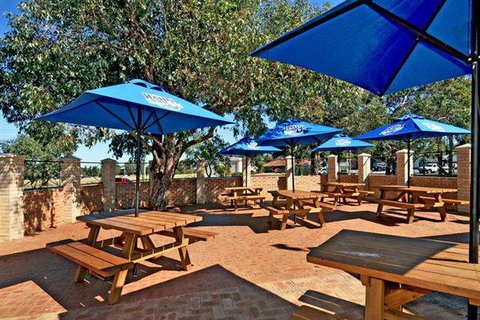 Drakesbrook Hotel - Accommodation Main Beach 1