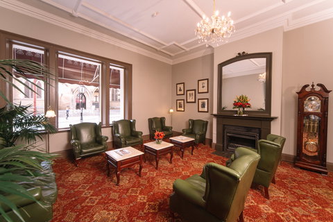 Hadley's Orient Hotel - Accommodation Main Beach 1