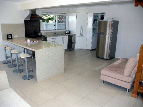 Joylaine Beach House - Accommodation Main Beach 2