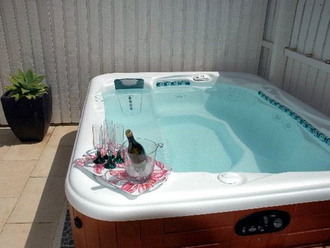 Joylaine Beach House - Accommodation Main Beach 4