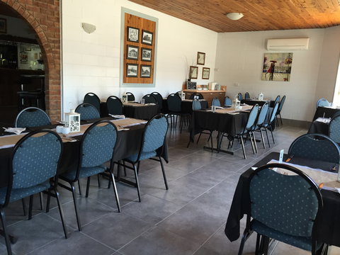 Kings Motor Inn & Steakhouse - Accommodation Main Beach 2