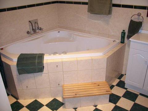 Limestone View (Naracoorte Cottages) - Accommodation Main Beach 2