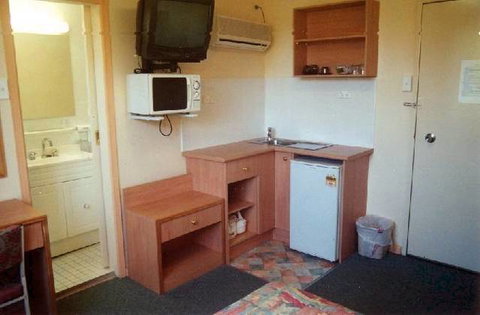 Lodge Motel - Accommodation Main Beach 0