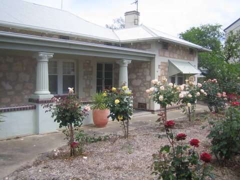 MacDonnell House (Naracoorte Cottages) - Accommodation Main Beach 5