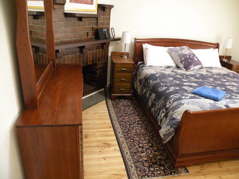 MacDonnell House (Naracoorte Cottages) - Accommodation Main Beach 4