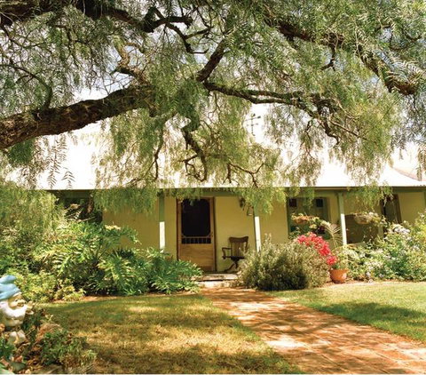 Rock Of Ages Cottage B&B - Accommodation Main Beach 2