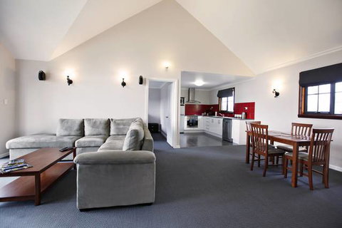 Scarlet Woods Chalet - Accommodation Main Beach 0