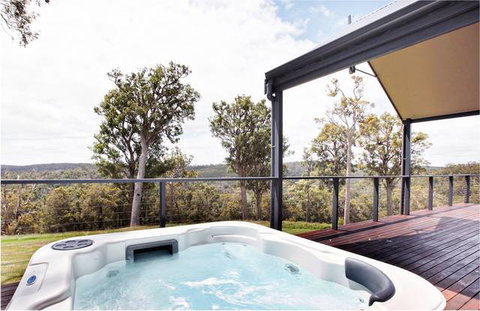 Scarlet Woods Chalet - Accommodation Main Beach 2