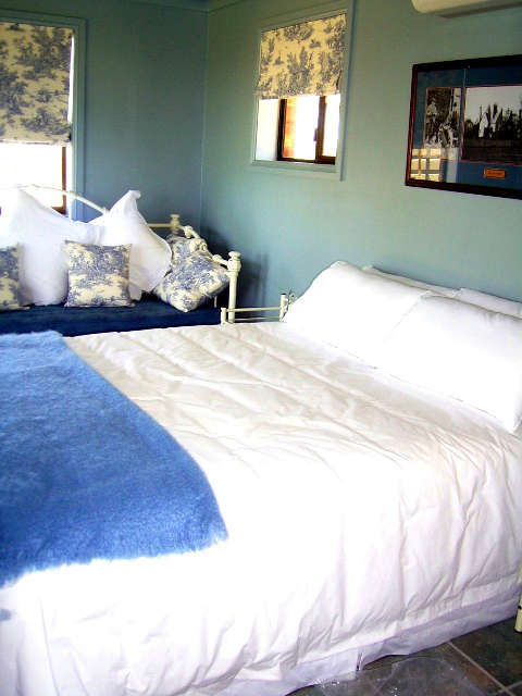 Walls Court Bed & Breakfast - Accommodation Main Beach 0