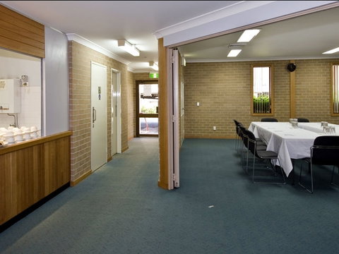 Wesley Lodge - Accommodation Main Beach 3