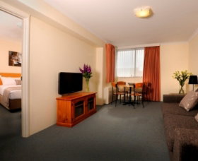 Assured Waterside Apartments - Accommodation Main Beach 2