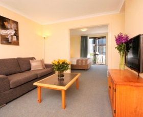 Assured Waterside Apartments - Accommodation Main Beach 3