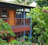Airlie Beach Magnums Backpackers