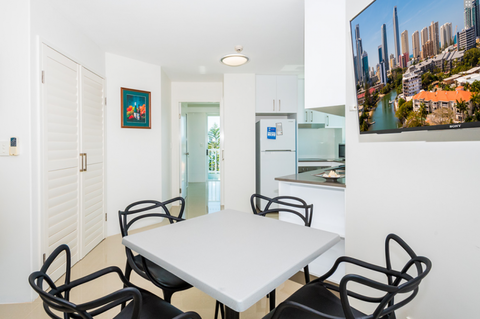The Emerald Surfers Paradise - Accommodation Main Beach 10