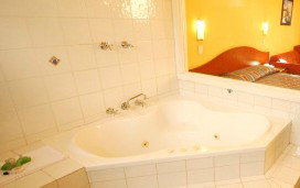  Colonial Motel Richmond - Accommodation Main Beach 0