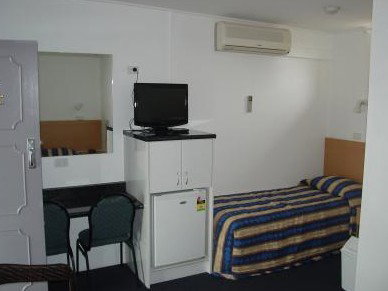 Tally Ho Motor Inn - Accommodation Main Beach 3