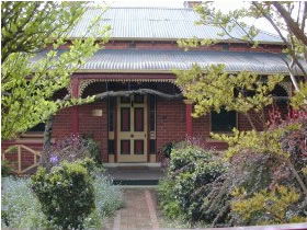 FINCHES OF BEECHWORTH - Accommodation Main Beach 0