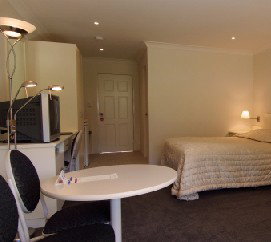 Zig Zag Motel - Accommodation Main Beach 2