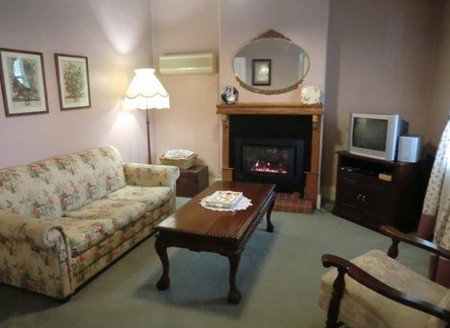 Eliza Cottage - Accommodation Main Beach 1