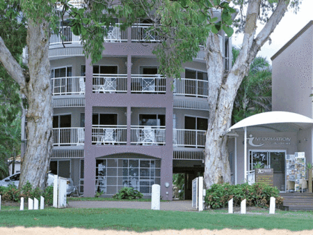 Coral Horizons Beachfront Apartments - Accommodation Main Beach