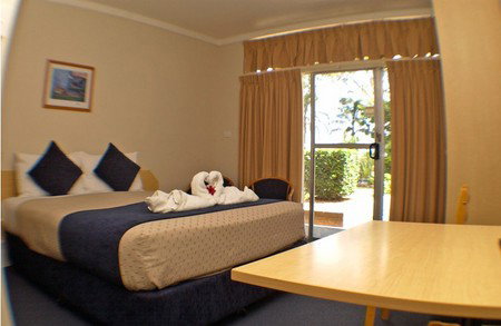All Seasons Country Lodge - Accommodation Main Beach 1
