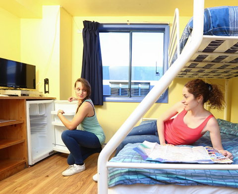 Sydney, Cronulla Beach YHA - Accommodation Main Beach 6