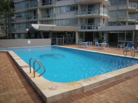 Pacific Regis Holiday Apartments - Accommodation Main Beach 1