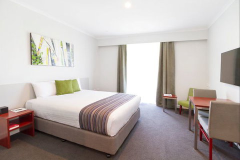 Abode Narrabundah - Accommodation Main Beach 2
