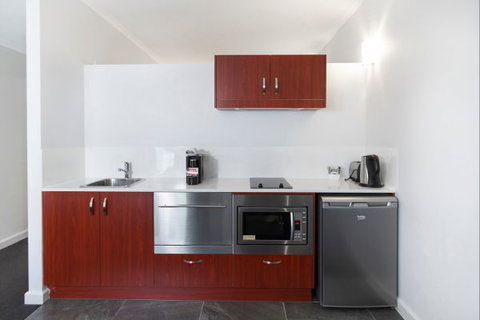 Abode Narrabundah - Accommodation Main Beach 3