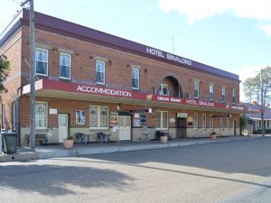 Binalong Hotel - Accommodation Main Beach 0