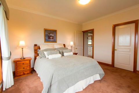 Stay Bathurst - Accommodation Main Beach 4