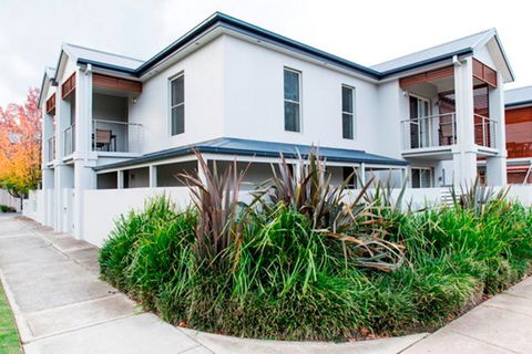 Stay Bathurst - Accommodation Main Beach 5