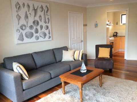 Avalon Seashells - Accommodation Main Beach 1