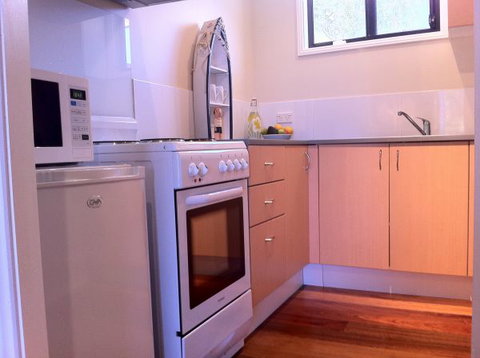 Avalon Seashells - Accommodation Main Beach 3