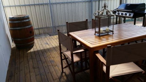 Angas Cottage - Accommodation Main Beach 4