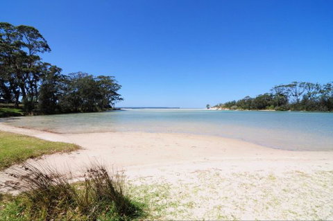 Aqua Leaf Apartment - Accommodation Main Beach 11