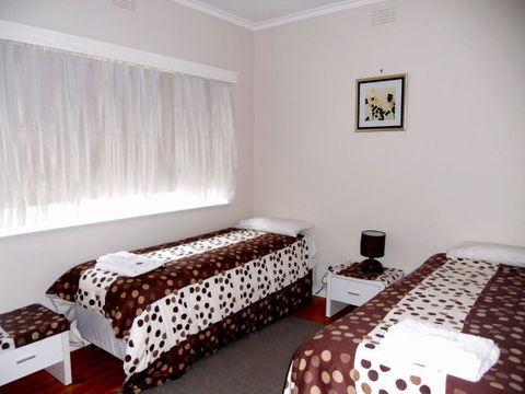 Shamore Apartments - Walnut - Accommodation Main Beach 2