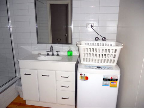 Shamore Apartments - Walnut - Accommodation Main Beach 9