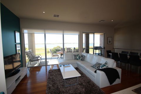 LJ Hooker Goolwa Holiday Rentals - 42 Underwood Avenue, Goolwa Beach - Accommodation Main Beach 0