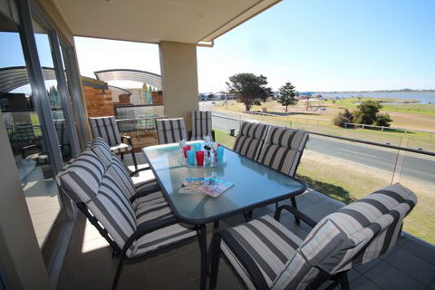LJ Hooker Goolwa Holiday Rentals - 42 Underwood Avenue, Goolwa Beach - Accommodation Main Beach 1